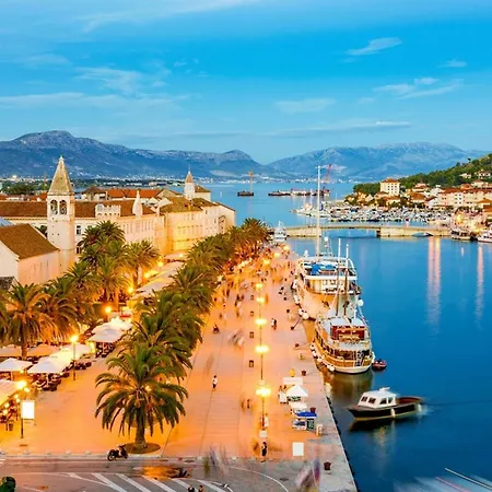 Apartamento Quiet Family-friendly Trogir